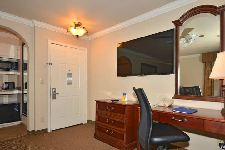 Room 11 of 19