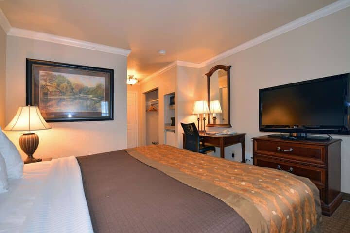 Room 9 of 19
