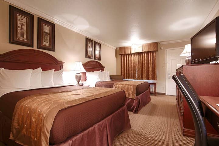Room 8 of 19